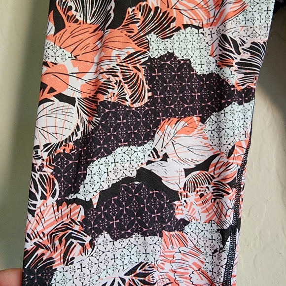 Lululemon Wunder Under Tights Size 6 Lunar New Year - Picture 4 of 10